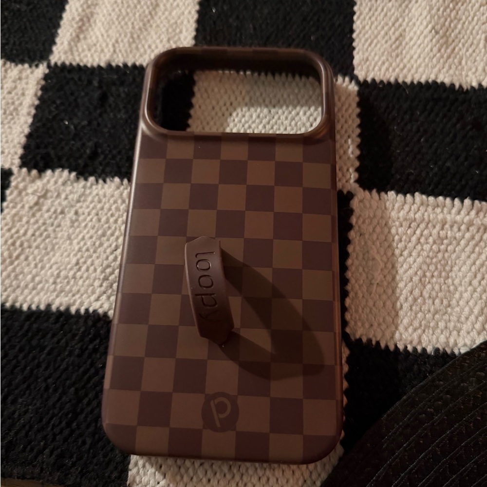 Loopy case Brown Checkered
